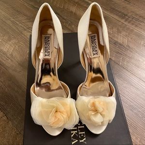 Badgley Mischka ivory heel